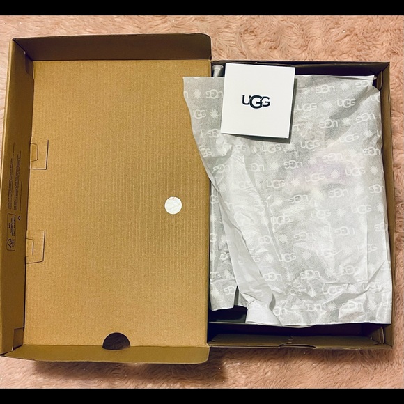 🔥 UGG NWT Fluff Yeah Slide Slippers Magnolia/Tie-dye Size 8 🔥 - Picture 3 of 6